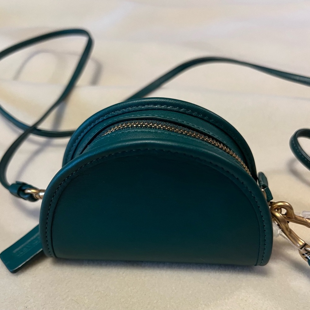 NWT Coach Half Moon Coin Case in Emerald Green